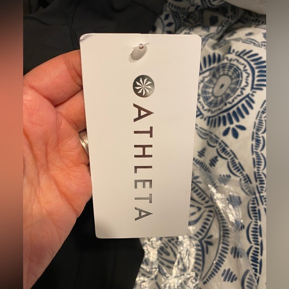 Athleta Ultimate Stash High Rise 7/8 Tight - Picture 3 of 9